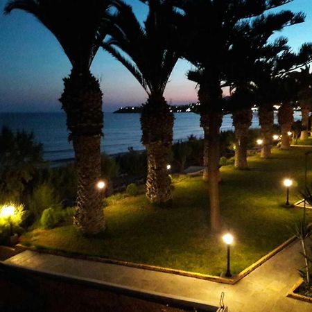 Blue Ocean Apartments Makrýgialos Екстериор снимка