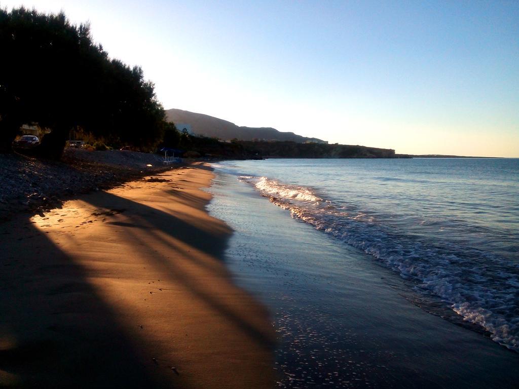 Blue Ocean Apartments Makrýgialos Екстериор снимка