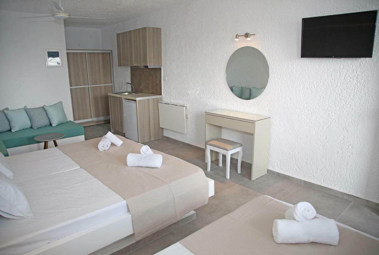 Blue Ocean Apartments Makrýgialos Екстериор снимка