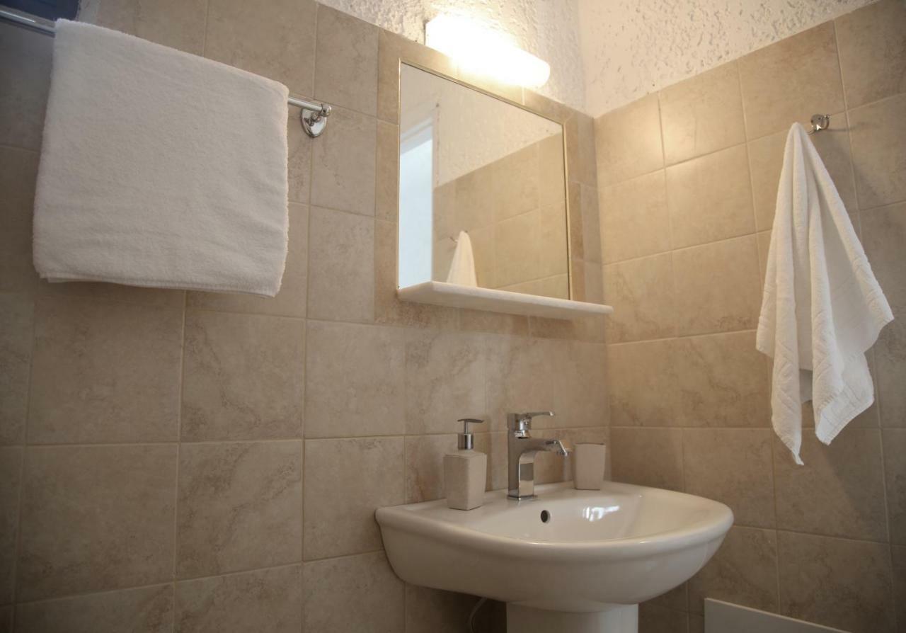 Blue Ocean Apartments Makrýgialos Екстериор снимка