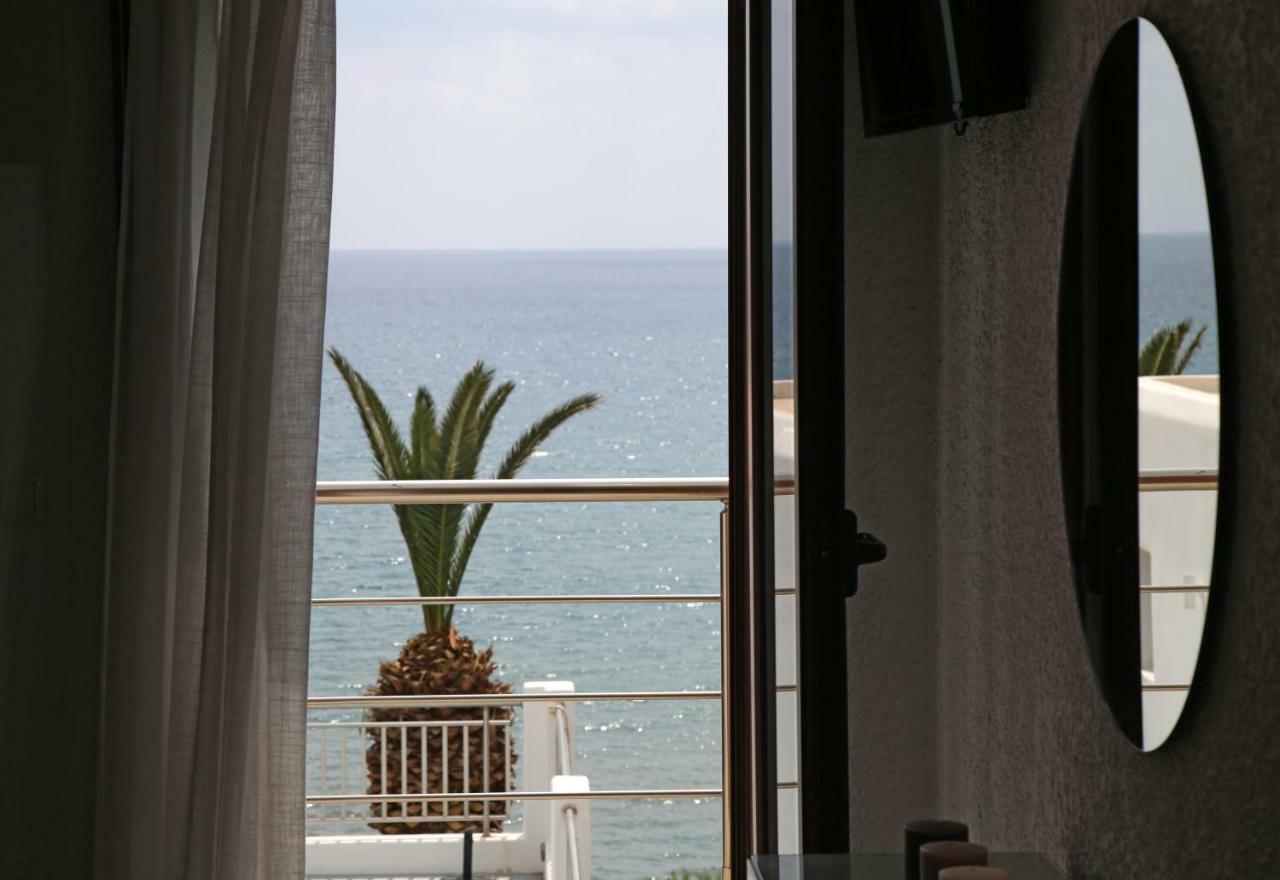 Blue Ocean Apartments Makrýgialos Екстериор снимка