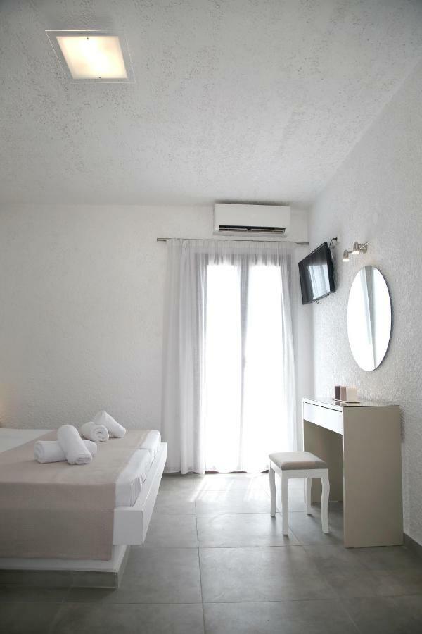 Blue Ocean Apartments Makrýgialos Екстериор снимка
