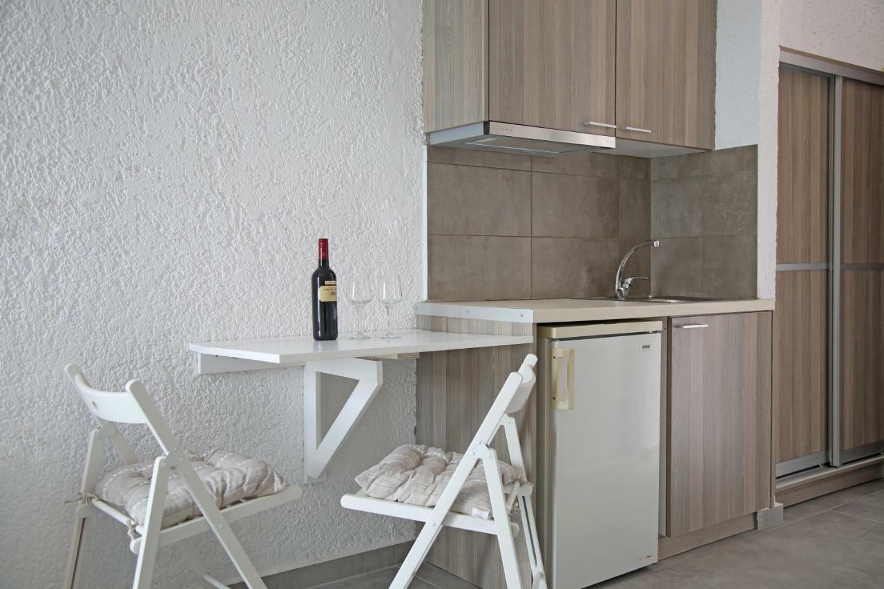 Blue Ocean Apartments Makrýgialos Екстериор снимка