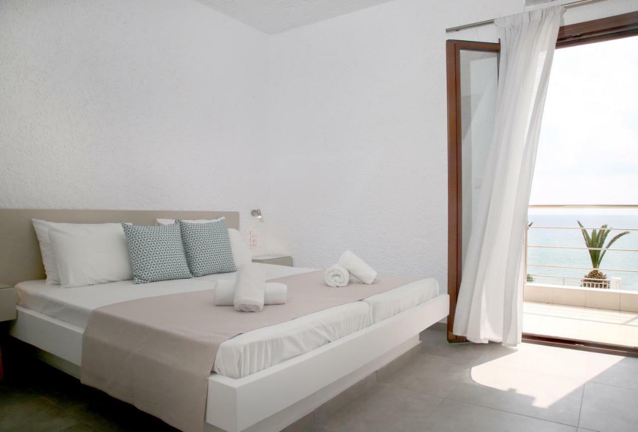 Blue Ocean Apartments Makrýgialos Екстериор снимка